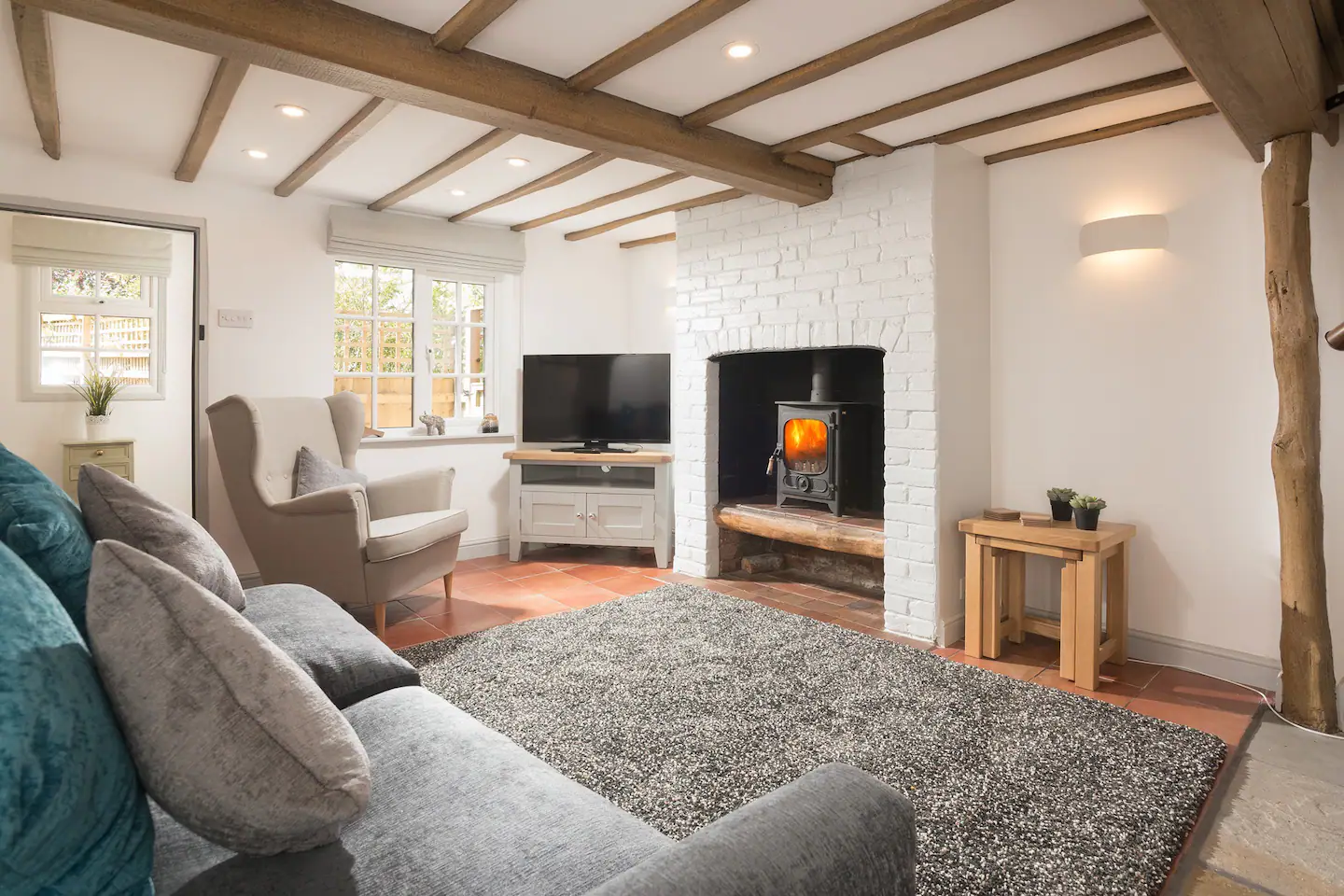 https://stratforduponavonholidaycottage.com/wp-content/uploads/2024/12/aa20d153-b827-43e7-bde5-6e6c75c1b646-1.webp