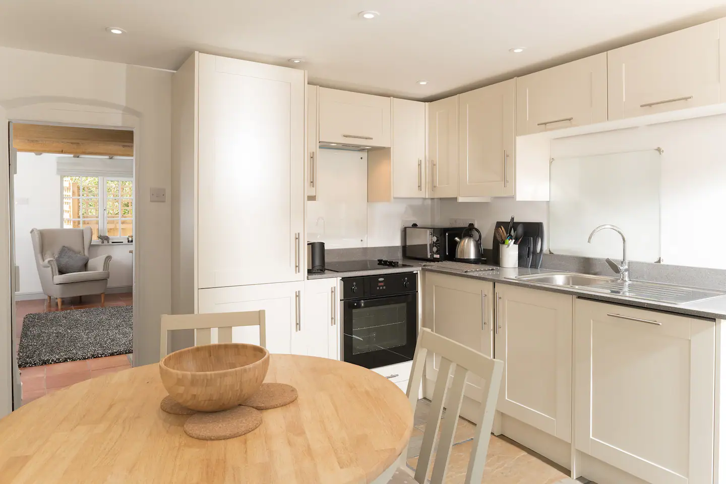 https://stratforduponavonholidaycottage.com/wp-content/uploads/2026/06/92e86575-e193-4174-b526-4bc6ea1fd8ac.webp