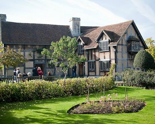 https://stratforduponavonholidaycottage.com/wp-content/uploads/2026/06/shakespeare-s-birthplace.jpg